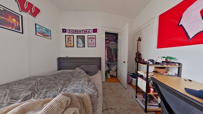 Foto del edificio - Top Floor Two Bed Includes Heat!