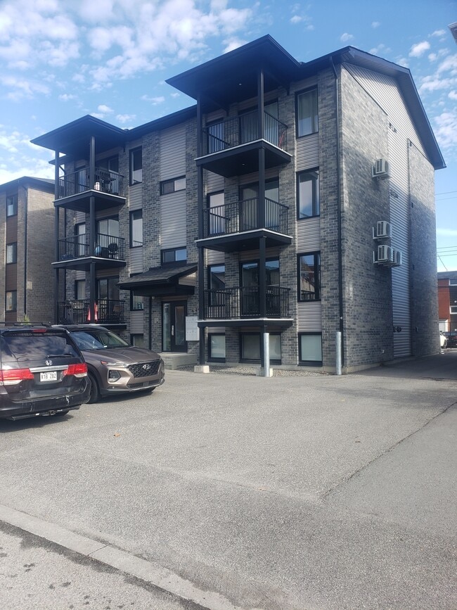Building Photo - 44 Rue Georges-Bilodeau
