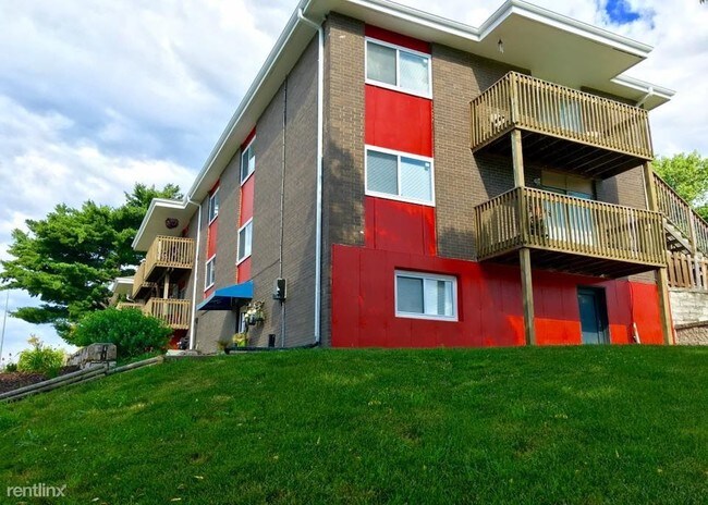Building Photo - 4800 NW Cliff View Dr