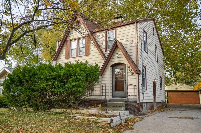 Building Photo - 409 E Melbourne Ave