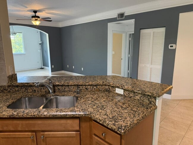 Foto del edificio - 9905 Baywinds Blvd