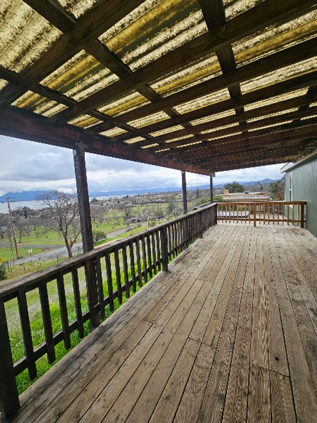 Building Photo - Rental with a Lake View in Lakeport