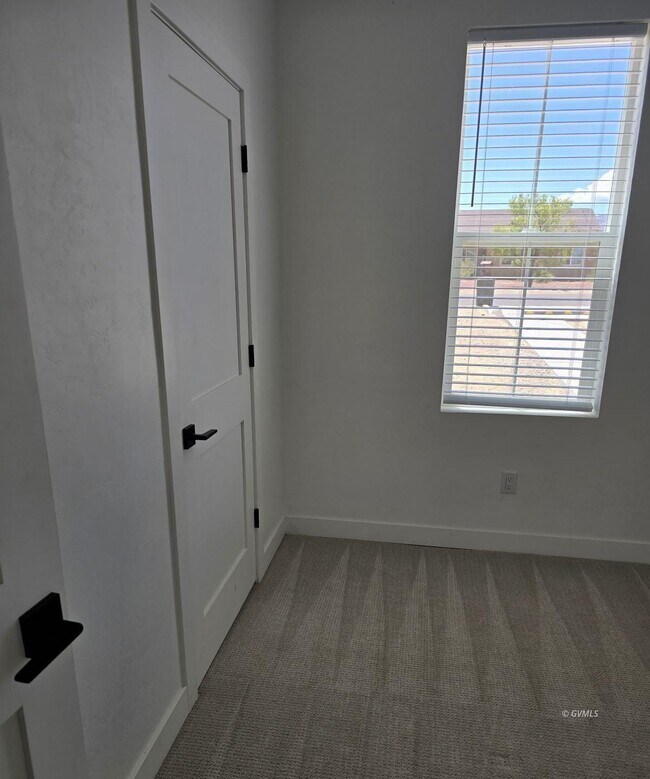 Foto del edificio - 4184 W 11th St