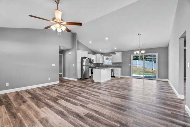 Building Photo - Newer House In Cape Girardeau