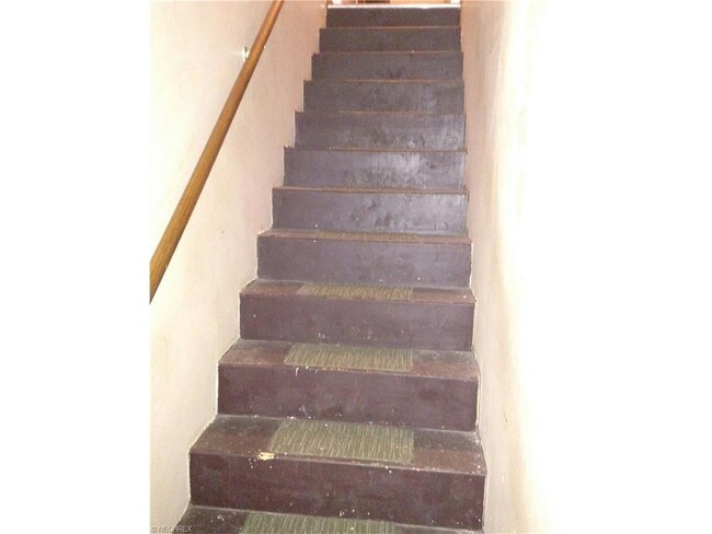 Interior Photo - 829 Prospect Ave