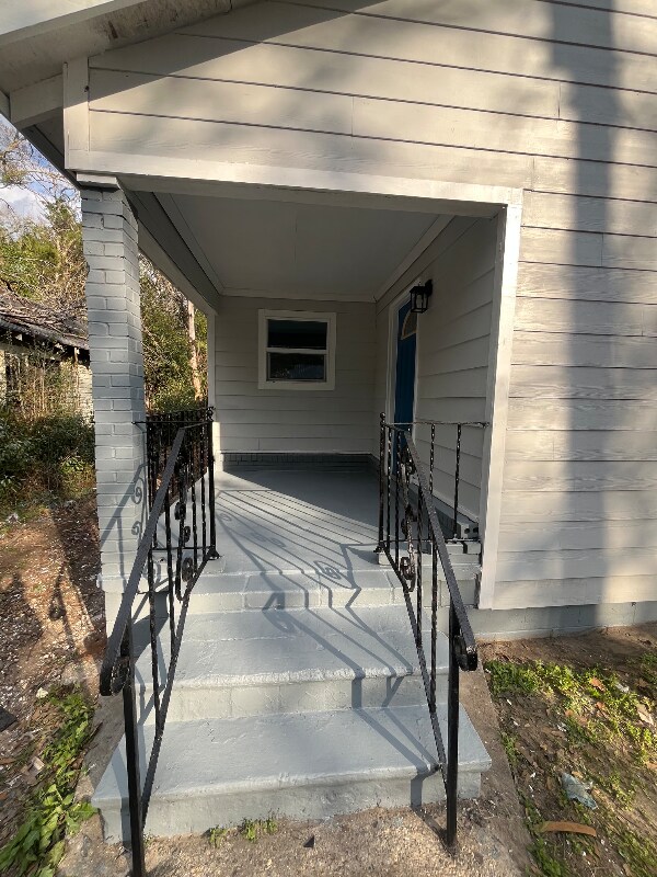 Building Photo - 514 Iowa Ave