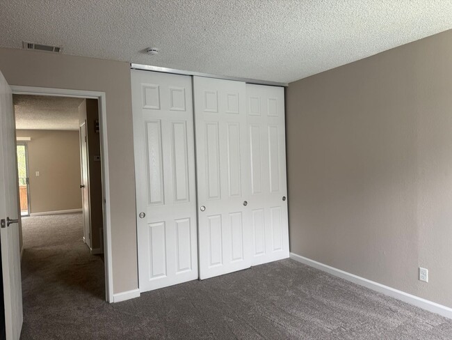 Building Photo - Remodeled South East Condo