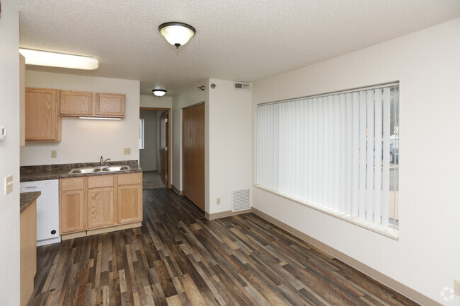 1BR, 1BA - 470SF - Civic Square Apartments