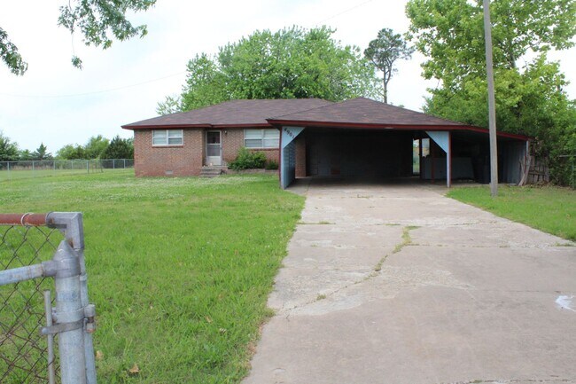 Building Photo - Country Living!!