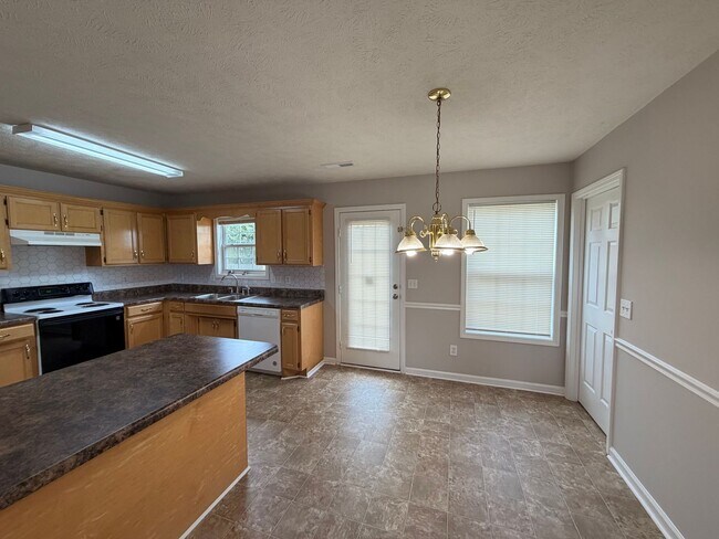 Foto del edificio - Available Now - 3BR 2BA Home in Smyrna **All one level** $300 Off First Month's Rent!