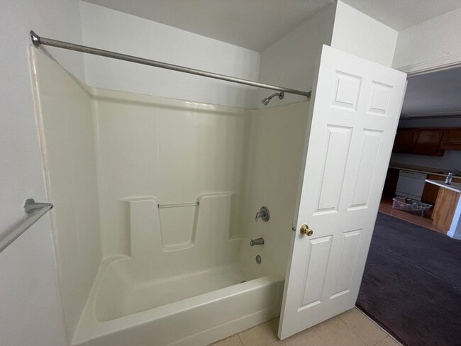 Building Photo - Rent $1025/month********** Close Proximity to Honda*********Comfortable Living