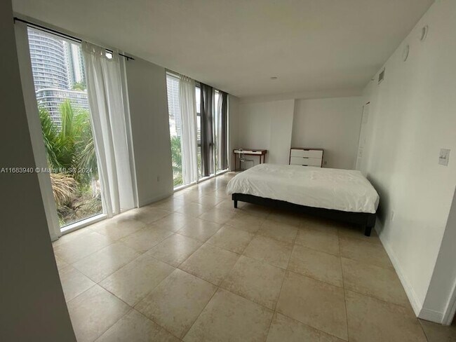 Foto del edificio - 275 NE 18th St