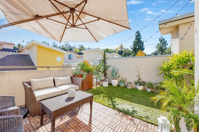 Upstairs Sun Deck - 11815 Laurelwood Dr