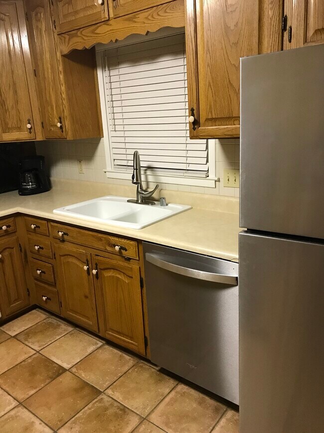 Building Photo - 2507 Excalibur Dr SE