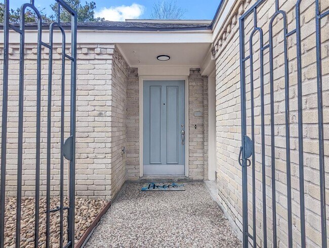 Foto del edificio - 2706 Oakmont Ln