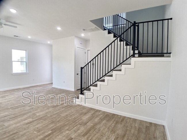 Building Photo - 255 Lourdes Ct