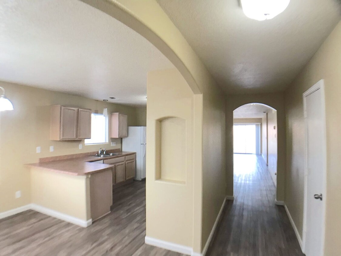 Primary Photo - Ventana Ranch 3 bedroom. Brand new Floorin...