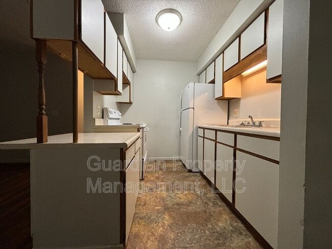 Building Photo - 1602 Brookside Dr