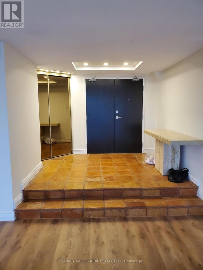 Photo du bâtiment - 240-240 Heath St W