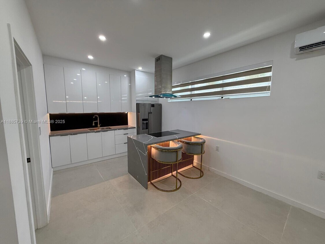 Foto principal - 401 NW 131st St