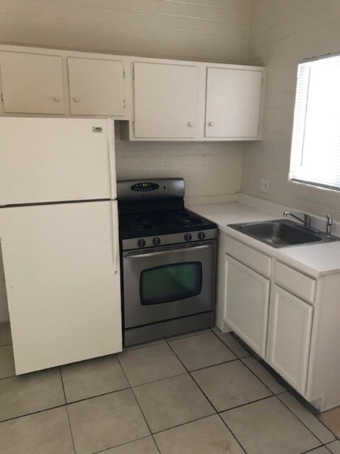 Primary Photo - 240 W Sahuaro St