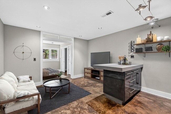 Photo - Bee Street Apartments