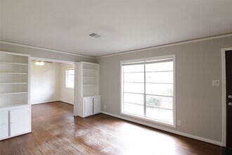 Building Photo - 6915 Edgemoor Dr