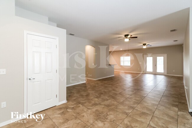 Foto del edificio - 6127 Evansbrook Dr