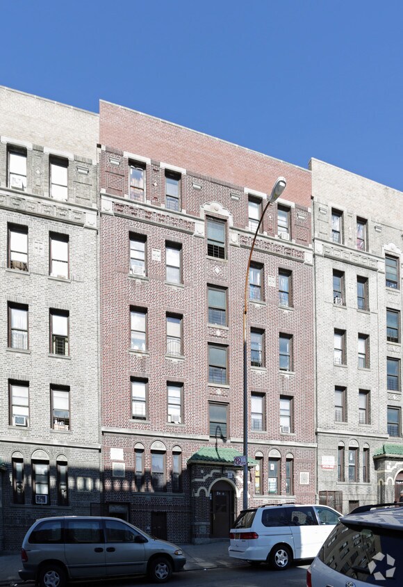 Primary Photo - 2605 Bainbridge Ave