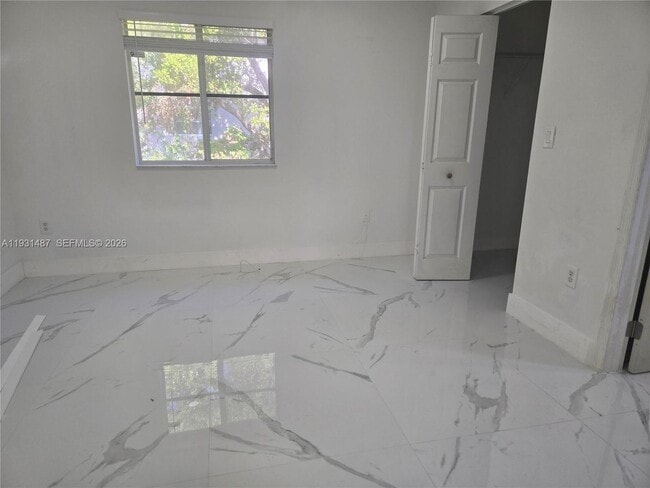 Foto del edificio - 17337 NW 7th Ave