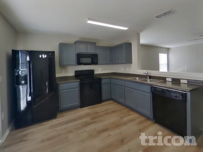 Building Photo - 6323 Cougar Village