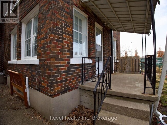 Building Photo - 511 King St