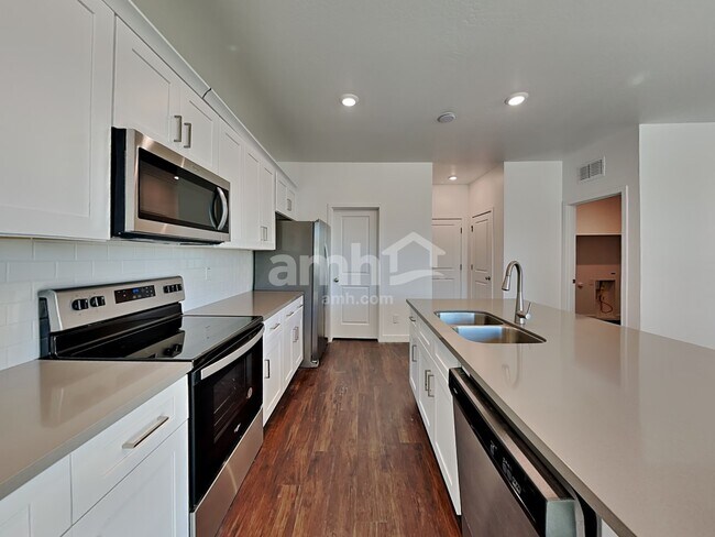 Building Photo - 2140 W Alicia Drive