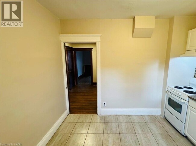 Photo du bâtiment - 102 Eastbourne Ave