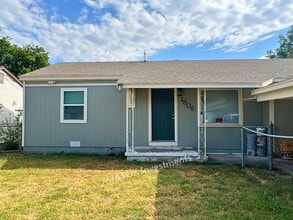 Building Photo - 1806 NW Ozmun Ave