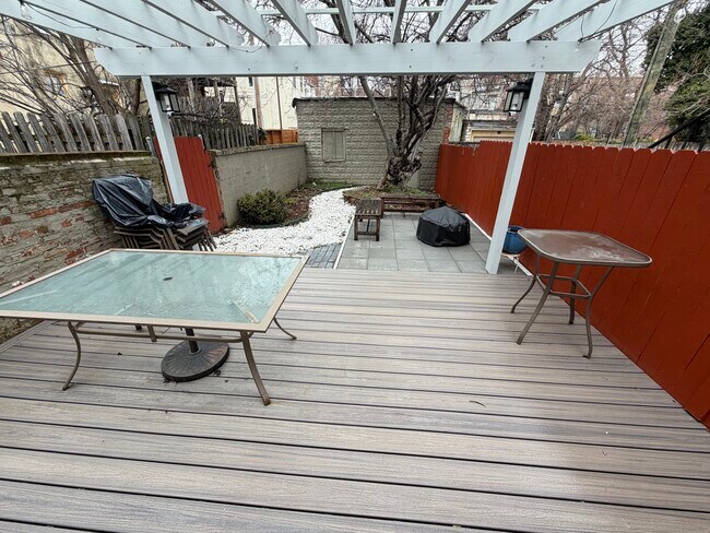 Foto del edificio - 1328 W Lombard St