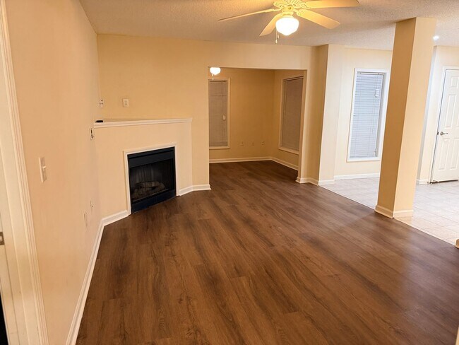 Foto del edificio - 2500 Friedland Pl