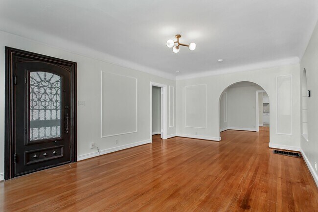 Foto del edificio - 3 Bedroom, 1 Bath Duplex in University Place!