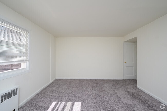 2BR, 1BA Deluxe - 830SF - Penzel Manor