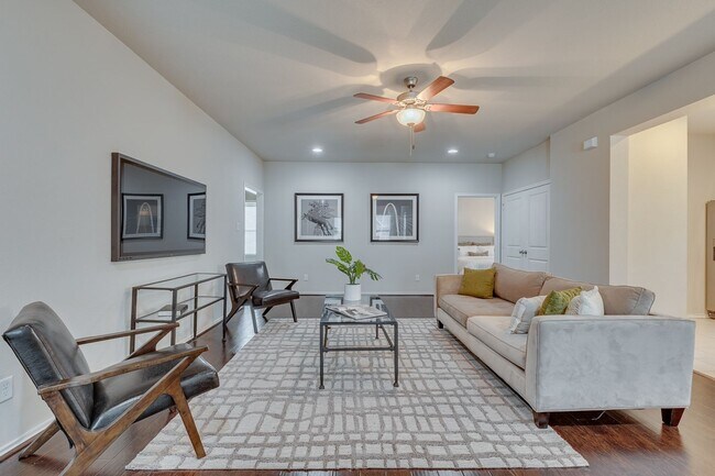Foto del edificio - 2713 McCart Ave