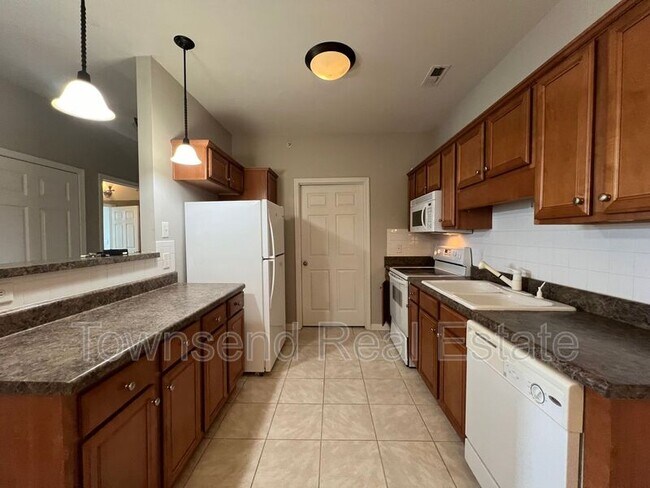 Foto del edificio - 625 Marshtree Ln