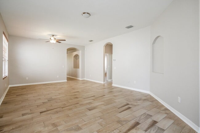 Building Photo - 910 Larwood Pine Dr