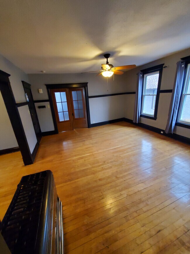 Livingroom - 726 Monroe St NE