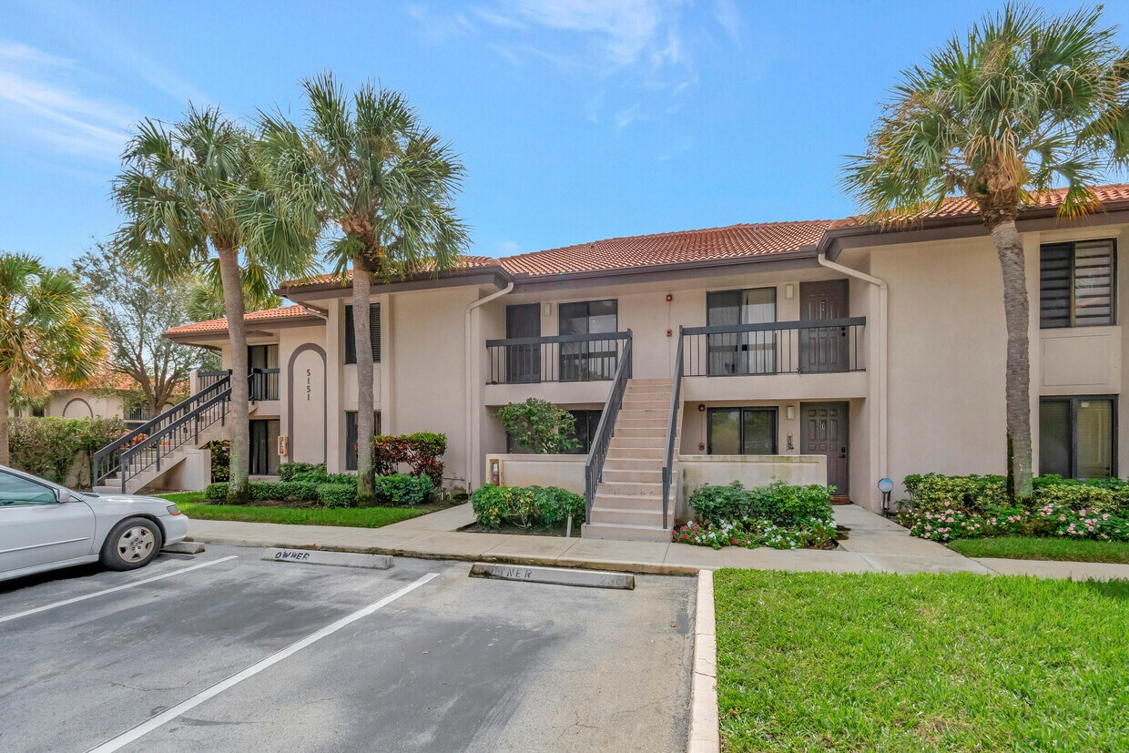 Foto principal - 5151 W Club Cir