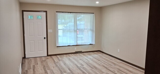 Foto del edificio - 570 Limerick Rd
