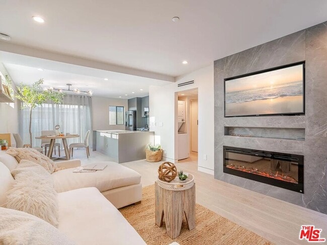 Building Photo - 2805 3rd St