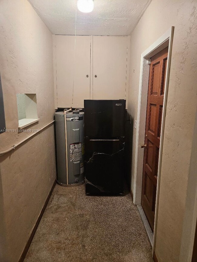 Building Photo - 5842 Harding St