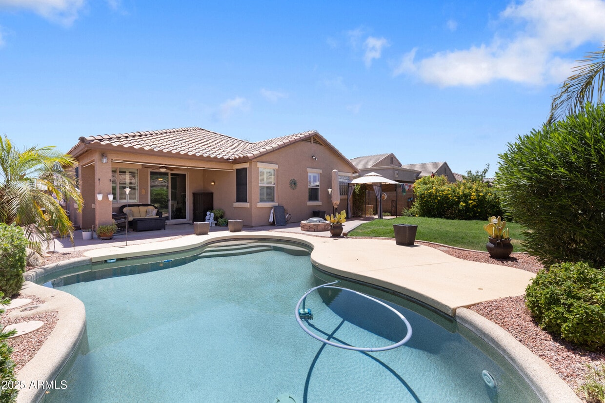 Primary Photo - 2992 E Ravenswood Dr