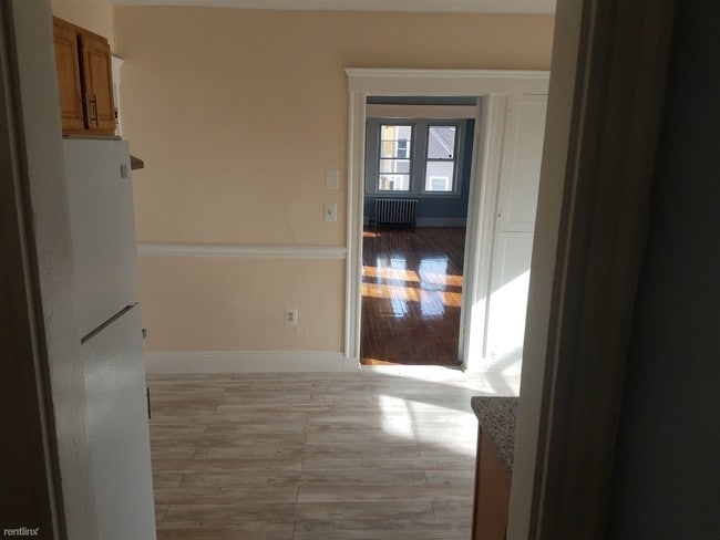 Building Photo - 1 br, 1 bath Apartment - 691 River St 6
