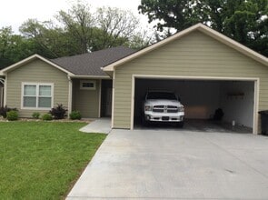 Building Photo - 5324 Stone Crest Dr Building Photo - 5324 Stone Crest Dr